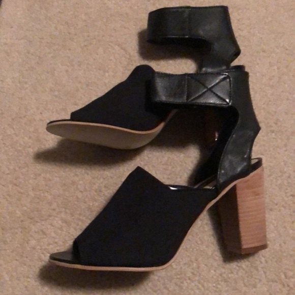 Elegant Black Women's Heels - Picture 3 of 3